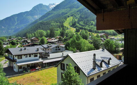 Les Periades: Building, Mountain, Sky, Property, Plant, Window, House, Tree, Wood, Biome