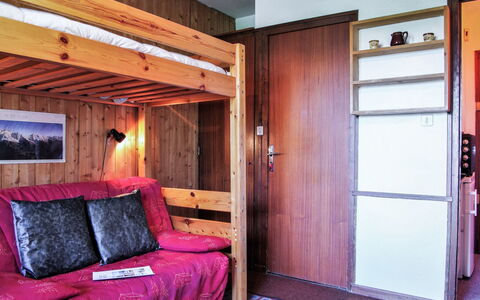 Les Periades: Furniture, Comfort, Wood, Interior Design, Architecture, Flooring, Floor, Building, Wall