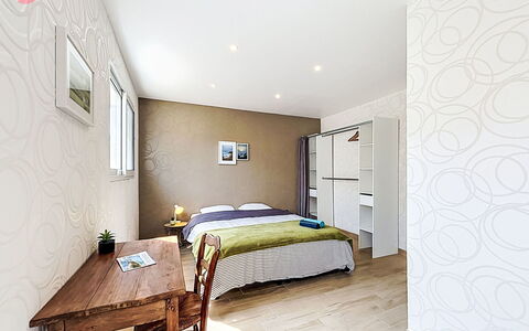 Les Bégonias: Furniture, Interior Design, Flooring, Floor, Bed, Room, Wood, Ceiling, Bedroom, Textile