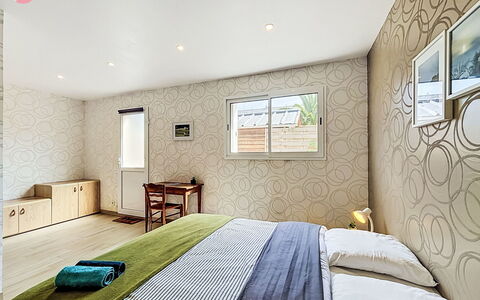 Les Bégonias: Interior Design, Furniture, Flooring, Floor, Wall, Bedroom, Ceiling, Bed, Wood, Room
