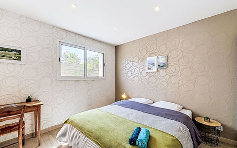 Les Bégonias: Interior Design, Furniture, Wall, Bedroom, Flooring, Floor, Bed, Ceiling, Linens, Bed Sheet