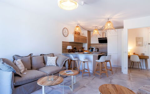 Rue de L'Amarrage: Table, Furniture, Property, Building, Couch, Interior Design, Lighting, Chair, Wood, Lamp