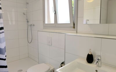 Accommodation:&nbsp;Henry'S 300 130.1