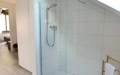 Accommodation:&nbsp;Henry'S 202 130.2