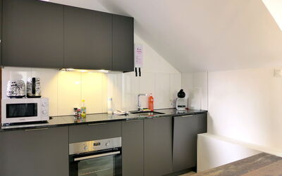Accommodation:&nbsp;Henry'S 202 130.2