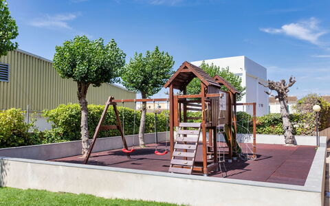 Del Sol: Sky, Cloud, Plant, Tree, Shade, Building, Land Lot, Urban Design, Neighbourhood, Residential Area