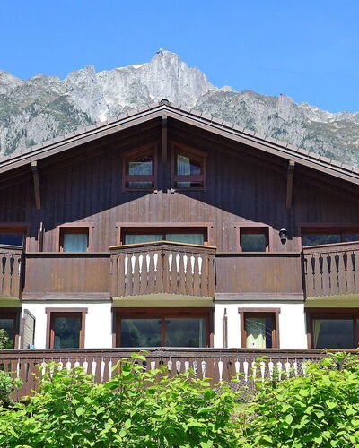 Le Krystor: Sky, Plant, Mountain, Property, Window, Building, Wood, Tree, House, Land Lot