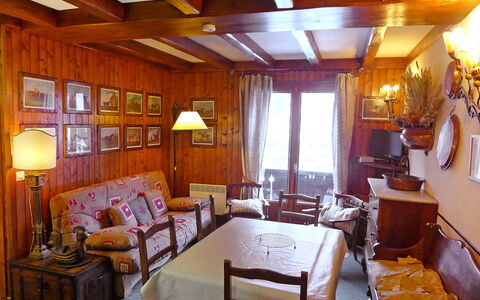 Les Charmoz: Picture Frame, Table, Furniture, Property, Lamp, Interior Design, Wood, Lighting, Chair, Living Room