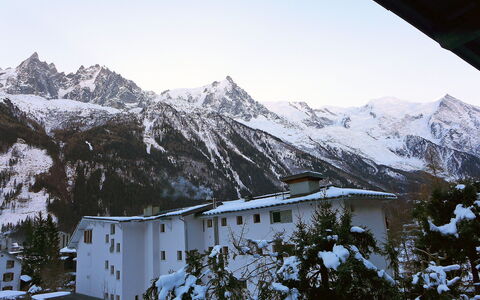 Les Charmoz: Sky, Snow, Mountain, Building, World, Slope, Window, Highland, Freezing, Natural Landscape