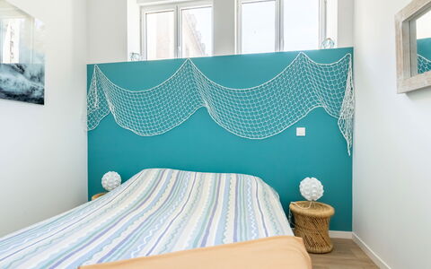 Saint Malo 435: Property, Furniture, Picture Frame, Window, Blue, Decoration, Azure, Comfort, Textile, Interior Design