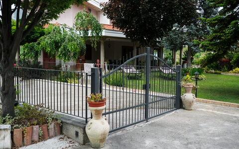 Residenza Thaulero: Plant, Building, Daytime, Tree, Infrastructure, Botany, Road Surface, Fence, Porch, House