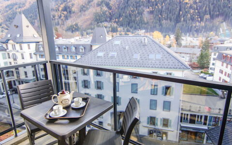 L'Outa: Building, Table, Window, Tableware, Wood, Outdoor Furniture, House, Outdoor Table, Urban Design, Tree
