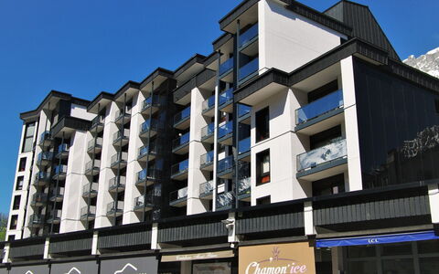 L'Outa: Sky, Building, Property, Window, Urban Design, Condominium, Tower Block, Neighbourhood, Material Property, Residential Area
