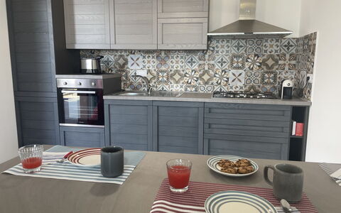 Casa Vacanze la Faiola: Tableware, Cabinetry, Countertop, Property, Furniture, Kitchen, Kitchen Appliance, Table, Kitchen Stove, Dishware