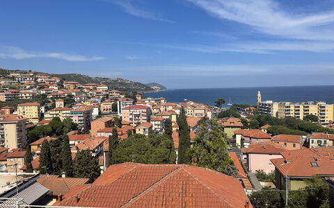 Casa Vacanze la Faiola: Cloud, Sky, Daytime, Property, Building, Water, Azure, Window, Tower Block, Urban Design