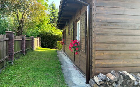 Kierlikówka: Plant, Property, Flower, Building, Tree, Wood, Fence, Architecture, Land Lot, Window