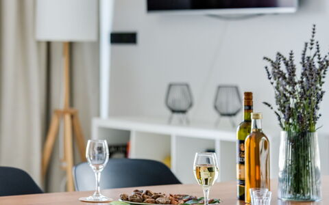 Inizio: Table, Tableware, Furniture, Drinkware, Food, Stemware, Dishware, Plant, Plate, Textile