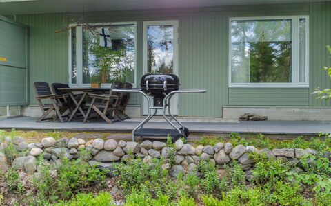 Loma-Koli 6: Shrub, Garden, Land Lot, Plant Community, Groundcover, Home, Backyard, Cottage, Landscaping