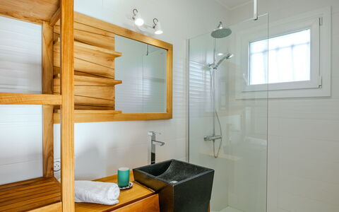 Douchamïa: Interior Design, Wall, Flooring, Wood, Plumbing Fixture, Floor, Bathroom Cabinet, Ceiling, Bathroom, Lighting