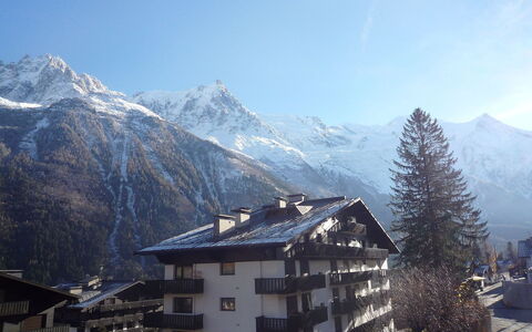 Les Aiguilles du Brévent: Sky, Mountain, Cloud, Property, Snow, Building, Window, Highland, Slope, World