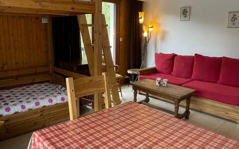 Les Aiguilles du Brévent: Furniture, Property, Building, Comfort, Table, Textile, Wood, Interior Design, Flooring, Floor