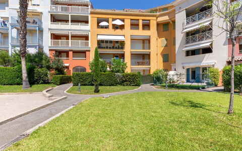 Sainte Maxime 225: Water, Sky, Plant, Building, Azure, Natural Landscape, Tree, Body Of Water, Beach, Terrain