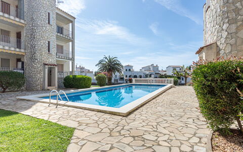 Flamicell: Sky, Water, Plant, Cloud, Property, Building, Swimming Pool, Azure, Window, Grass
