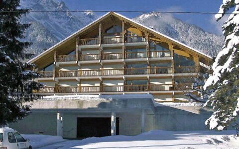 Les Pècles: Property, House, Home, Building, Snow, Architecture, Real Estate, Winter, Facade, Apartment