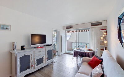 Accommodation:&nbsp;Port Soleil 240.6