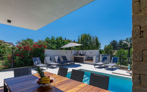 Villa Irena: Sky, Mountain, Plant, Plant Community, Tree, Natural Environment, Larch, Natural Landscape, Highland, Slope