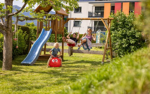 Bruck 420: Plant, Building, Window, Grass, Tree, Chute, Leisure, Recreation, Playground Slide, City