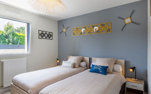 Palet Breton: Furniture, Property, Light, Blue, Azure, Comfort, Window, Wood, Lighting