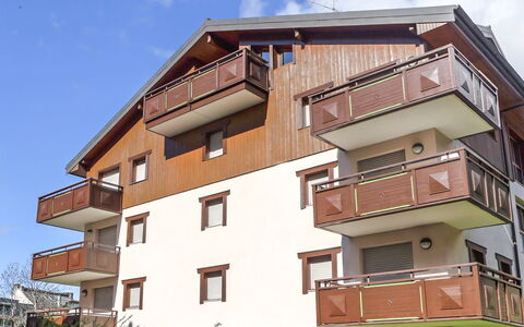 Chamonix 480: Sky, Building, Window, Cloud, Plant, House, Urban Design, Composite Material, Wood