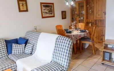 L'Espace Montagne 480.15: Picture Frame, Furniture, Property, Table, Building, Comfort, Wood, Lighting, Interior Design, Living Room