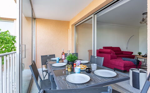 Le Phenicia: Plant, Furniture, Property, Window, Chair, Building, Wood, Lighting, Flowerpot, Architecture