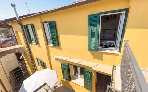 La Casetta Di Emma - Villa Faraldi: Sky, Property, Daytime, Building, Window, Neighbourhood, Shade, Urban Design, House