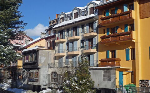 L'Armancette: Property, Building, Town, Neighbourhood, Architecture, Residential Area, House, Apartment, Human Settlement, Real Estate