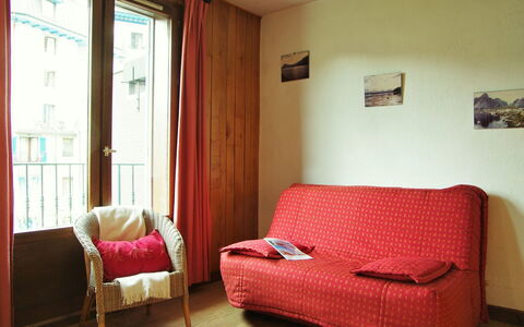 L'Armancette: Furniture, Room, Property, Interior Design, Bedroom, Floor, Building, House, Pink, Wall