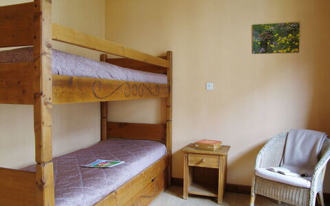 L'Armancette: Bed, Furniture, Room, Bunk Bed, Bedroom, Property, Hostel, Bed Frame, Building, House