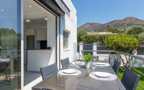 Gironés: Table, Building, Plant, Furniture, Property, Sky, Window, Flowerpot, Chair, Shade