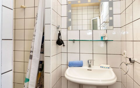Lloret de Mar 413: Plumbing Fixture, Tap, Sink, Bathroom, Purple, Architecture, Interior Design, Bathroom Sink, Rectangle
