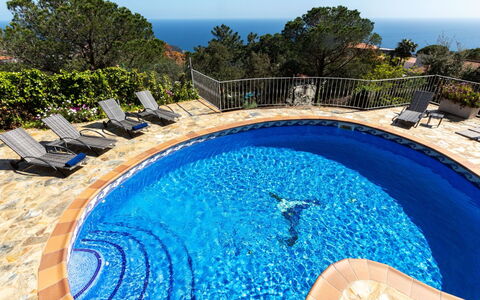Lloret de Mar 413: Water, Sky, Swimming Pool, Nature, Tree, Azure, Blue, Outdoor Furniture, Seaside Resort, Leisure