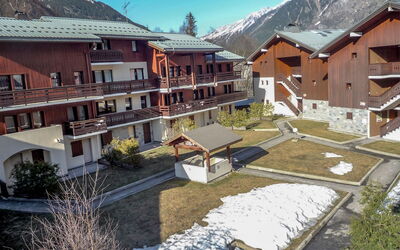 Chamonix 545: Sky, Building, Mountain, Daytime, Property, Plant, Snow, Window, House, Tree