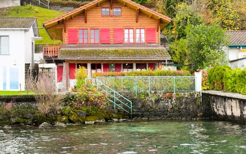 Le Cabanon: House, Cottage, Village, Farmhouse, Porch