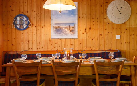 Le Cabanon: Furniture, Wood, Table, Interior Design, Dining Room, Kitchen & Dining Room Table, Lighting, Ceiling, Tableware, Chair