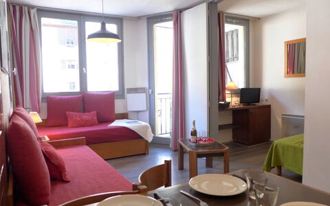 Chamonix 600: Room, Furniture, Interior Design, Property, Building, Living Room, Table, Curtain, Suite, Floor