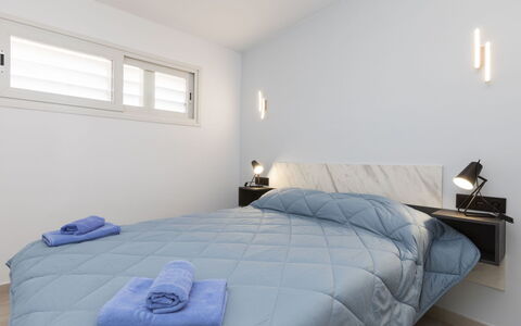 Caravela Beach: Window, Comfort, Building, Azure, Textile, Wood, Interior Design, Shade, Flooring, Pillow