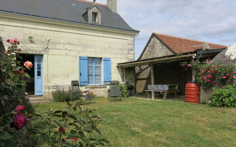 Les Landes du Chinonais: Plant, Flower, Sky, Building, Property, Cloud, Window, Flowerpot, House, Cottage