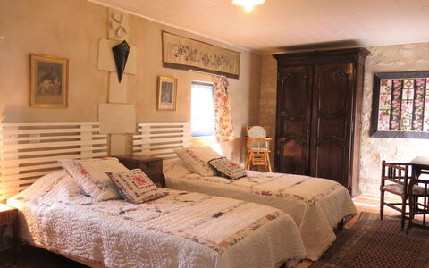 Les Landes du Chinonais: Furniture, Picture Frame, Property, Building, Comfort, Wood, Bed Frame, Textile, Lighting, Bed