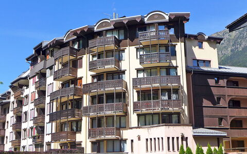 Chamonix 630: Sky, Building, Daytime, Property, Window, Tower Block, Plant, Urban Design, Condominium, Neighbourhood